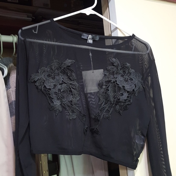 Embroidered crop top - Picture 2 of 4